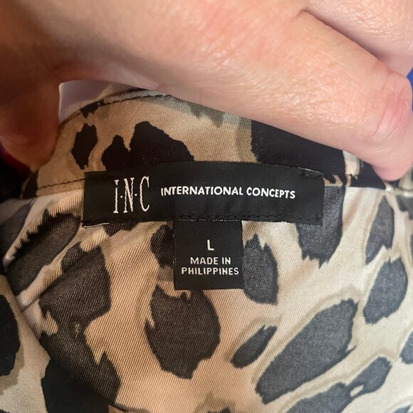 I.N.C. International Concepts Women's Print Zip-Pocket Top - Picture 4 of 6